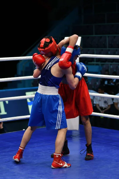 Orenburg, Rusya Federasyonu - 2017 yılı 6 Mayıs: çocuklar boksörler rekabet boks gençler, 1999-2000 d. arasında Rusya Şampiyonası