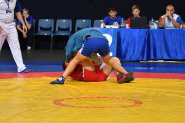 Orenburg, Rusya - 29 Ekim 2016: Çocuklar yarışmalar kendini savunma silah 2000-2001 biennium Doğum tarihi kız ve erkek çocuklar arasında olmadan kendini savunma Rusya Şampiyonası silahsız