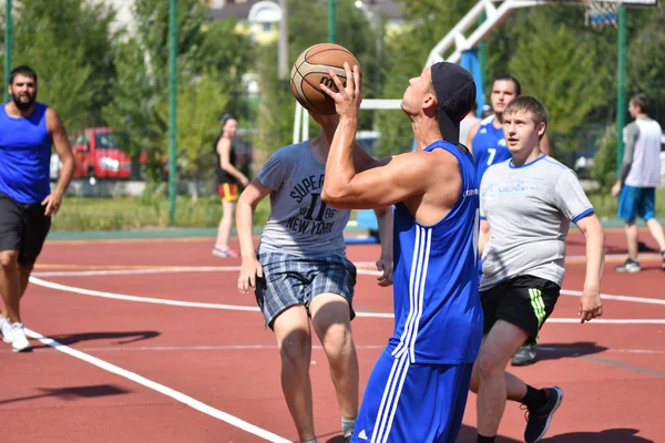 Orenburg Oroszország 2017 Július Férfi Utcai Kosárlabdát Játszani Második Fordulóban — Stock Fotó