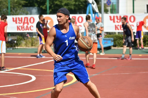 Orenburg Rusland Juli 2017 Jaar Mannen Spelen Basketbal Van Straat — Stockfoto