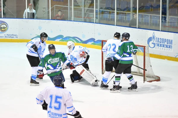 Orenburg Rusia Abril 2017 Año Los Hombres Juegan Hockey Sobre —  Fotos de Stock