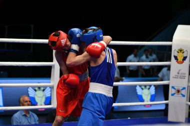 Orenburg, Rusya Federasyonu - 2017 yılı 6 Mayıs: çocuklar boksörler rekabet boks gençler, 1999-2000 d. arasında Rusya Şampiyonası