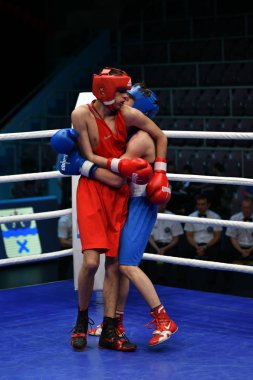 Orenburg, Rusya Federasyonu - 2017 yılı 6 Mayıs: çocuklar boksörler rekabet boks gençler, 1999-2000 d. arasında Rusya Şampiyonası