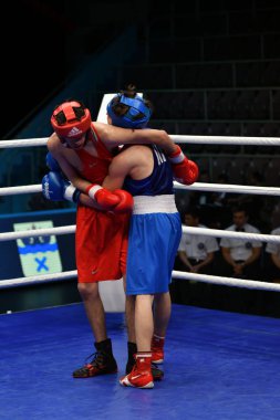 Orenburg, Rusya Federasyonu - 2017 yılı 6 Mayıs: çocuklar boksörler rekabet boks gençler, 1999-2000 d. arasında Rusya Şampiyonası