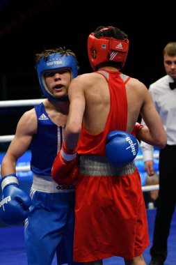 Orenburg, Rusya Federasyonu - 2017 yılı 6 Mayıs: çocuklar boksörler rekabet boks gençler, 1999-2000 d. arasında Rusya Şampiyonası
