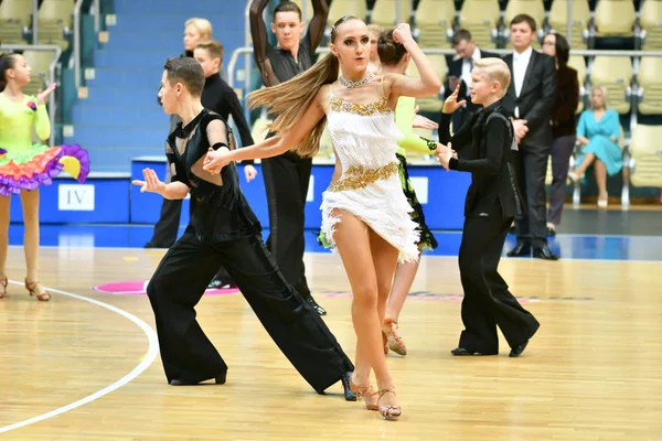 Orenburg Russland Dezember 2016 Mädchen Und Jungen Tanzen Bei Der — Stockfoto
