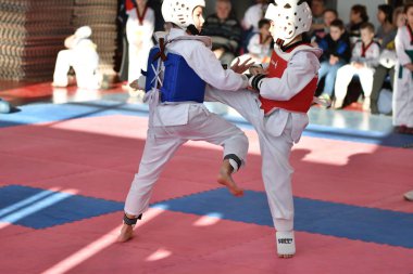 Orenburg, Rusya - 27 Ocak 2018: Çocuklar Olimpiyat Rezerv Okulu 'ndaki tekvandoda yarışıyorlar. 6.