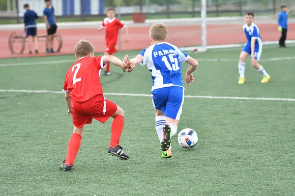 Orenburg, Rusya Federasyonu - 2017 yıl 28, Mayıs: Oyun çocuklar ön oyunlarda futbol futbol Festivali 