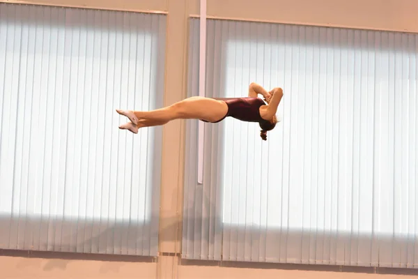 Las Niñas Compiten Saltar Trampolín Las Competiciones Región Orenburg Entre —  Fotos de Stock