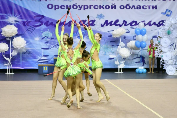 Όρεμπουργκ Ρωσία Έτος Νοεμβρίου 2017 Κορίτσια Ανταγωνίζονται Στη Ρυθμική Γυμναστική — Φωτογραφία Αρχείου