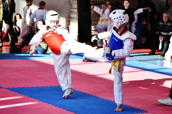 Orenburg Rosja Stycznia 2018 Roku Dzieci Rywalizują Taekwondo Mistrzostwach Szkoły — Zdjęcie stockowe