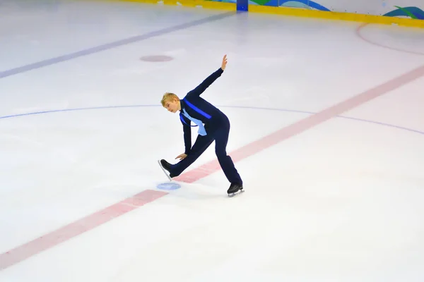 Orenburg Rusland Maart 2018 Jaar Boy Concurreren Kunstschaatsen Orenburg Uitgestrekte — Stockfoto