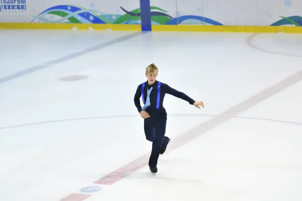 Orenburg Rusland Maart 2018 Jaar Boy Concurreren Kunstschaatsen Orenburg Uitgestrekte — Stockfoto