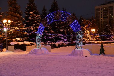 Noel ve yeni yıl için şehrin dekorasyon