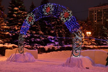 Noel ve yeni yıl için şehrin dekorasyon
