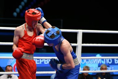 Orenburg, Rusya Federasyonu - 2017 yılı 6 Mayıs: çocuklar boksörler rekabet boks gençler, 1999-2000 d. arasında Rusya Şampiyonası