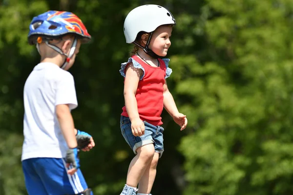 Orenburg Russia July 2017 Year Little Kids Learn Ride Begove — Stock Photo, Image