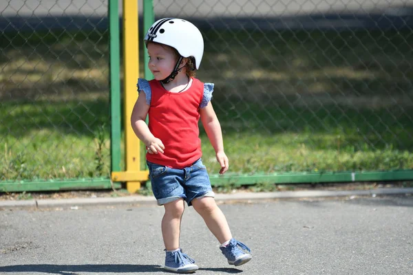 Orenburg Russland Juli 2017 Jahr Kleine Kinder Lernen Reiten Auf — Stockfoto