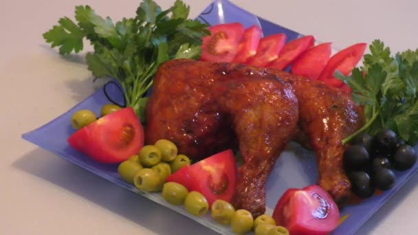Smażone Nóżki Kurczaka Świeżymi Zielonymi Lunch — Wideo stockowe