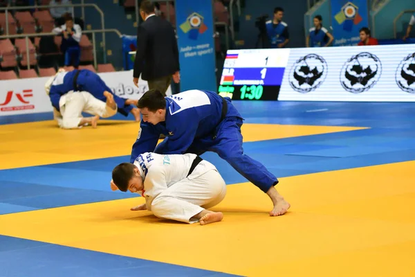 Orenburg, Rusya Federasyonu - Mayıs 12-13 yıl 2018: Boys rekabet Judo Avrupa Judo Cu için