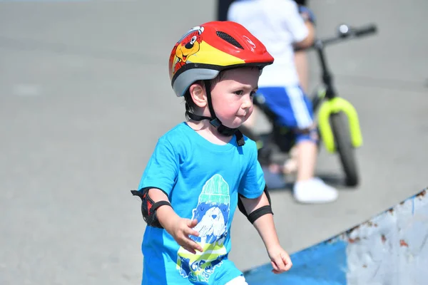 Orenburg Rusko Července 2017 Rok Malé Děti Učí Jezdit Begove — Stock fotografie