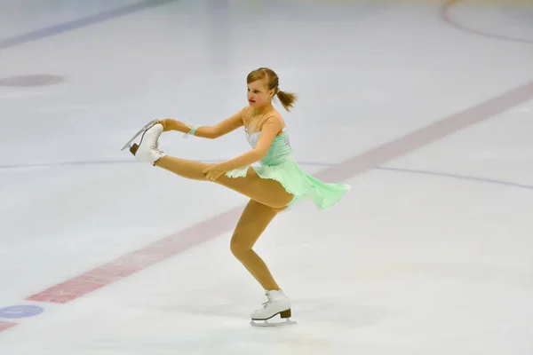 Orenburg Rusia Marzo 2018 Año Las Niñas Compiten Patinaje Artístico —  Fotos de Stock