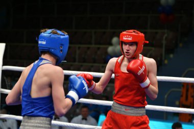 Orenburg, Rusya Federasyonu - 2017 yılı 6 Mayıs: çocuklar boksörler rekabet boks gençler, 1999-2000 d. arasında Rusya Şampiyonası