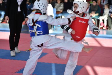 Orenburg, Rusya - 27 Ocak 2018: Çocuklar Olimpiyat Rezerv Okulu 'ndaki tekvandoda yarışıyorlar. 6