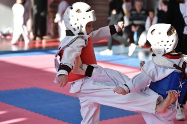 Orenburg, Rusya - 27 Ocak 2018: Çocuklar Olimpiyat Rezerv Okulu 'ndaki tekvandoda yarışıyorlar. 6