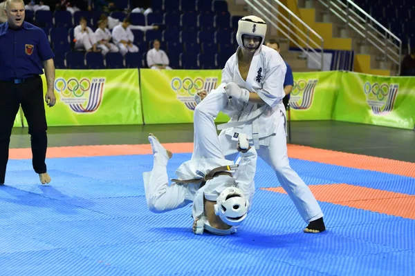 ロシア オレンブルク 2017年3月5日 少年たちが競技大会で空手を競う Orenburg Region Kiokusinkaj Sinkekusinkaj — ストック写真