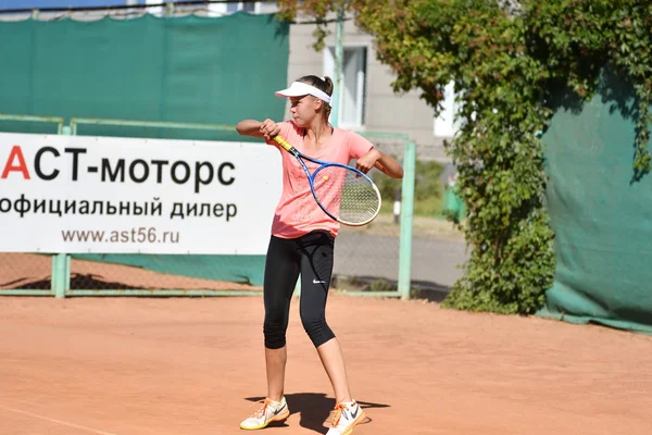 Orenburg Rusia Agosto 2017 Año Niña Jugando Tenis Los Premios — Foto de Stock