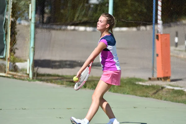 Orenburg Rússia Agosto 2017 Ano Menina Jogando Tênis Nos Prêmios — Fotografia de Stock