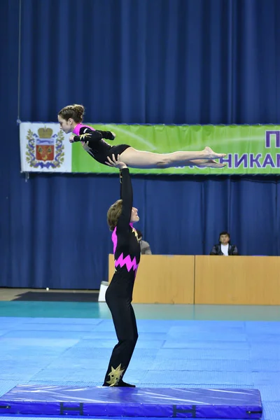 Orenburg Rusia Mayo 2017 Año Juniors Compite Acrobacias Deportivas Campeonato —  Fotos de Stock