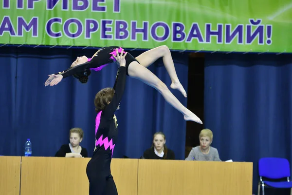 Orenburg Rusia Mayo 2017 Año Juniors Compite Acrobacias Deportivas Campeonato —  Fotos de Stock