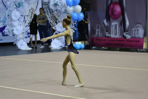 Orenburg Rusia Noviembre 2017 Año Las Niñas Compiten Gimnasia Rítmica —  Fotos de Stock