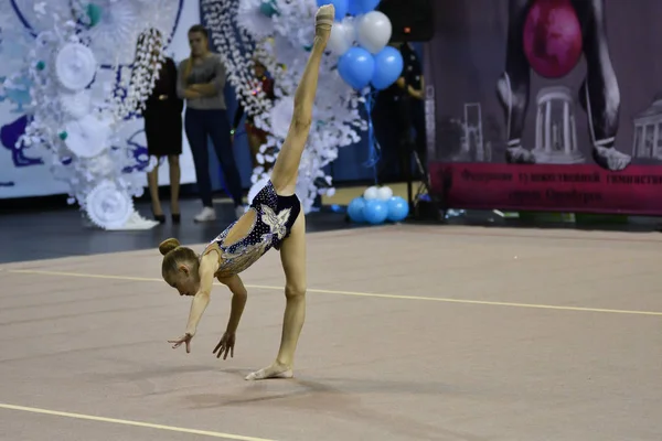 Orenburg Russia Novembre 2017 Anno Ragazze Gareggiano Nella Ginnastica Ritmica — Foto Stock