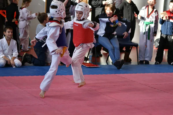 Orenburg Rosja Stycznia 2018 Roku Dzieci Rywalizują Taekwondo Mistrzostwach Szkoły — Zdjęcie stockowe