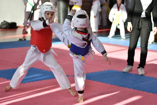 Orenburg Rosja Stycznia 2018 Roku Dzieci Rywalizują Taekwondo Mistrzostwach Szkoły — Zdjęcie stockowe