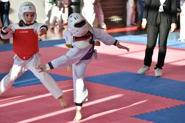 Orenburg Rosja Stycznia 2018 Roku Dzieci Rywalizują Taekwondo Mistrzostwach Szkoły — Zdjęcie stockowe