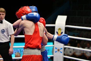 Orenburg, Rusya Federasyonu - 2017 yılı 6 Mayıs: çocuklar boksörler rekabet boks gençler, 1999-2000 d. arasında Rusya Şampiyonası