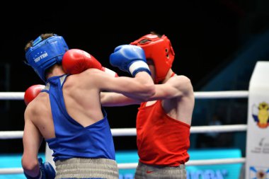 Orenburg, Rusya Federasyonu - 2017 yılı 6 Mayıs: çocuklar boksörler rekabet boks gençler, 1999-2000 d. arasında Rusya Şampiyonası