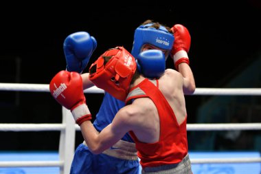 Orenburg, Rusya Federasyonu - 2017 yılı 6 Mayıs: çocuklar boksörler rekabet boks gençler, 1999-2000 d. arasında Rusya Şampiyonası