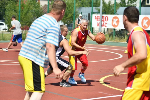 Orenburg Ryssland Juli 2017 Män Spela Street Basket Den Andra — Stockfoto