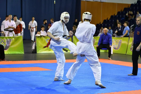 ロシア オレンブルク 2017年3月5日 少年たちが競技大会で空手を競う Orenburg Region Kiokusinkaj Sinkekusinkaj — ストック写真