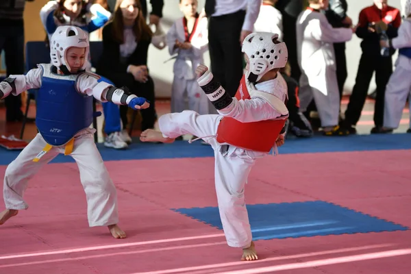 Orenburg Rosja Stycznia 2018 Roku Dzieci Rywalizują Taekwondo Mistrzostwach Szkoły — Zdjęcie stockowe