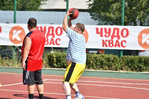 Orenburg Rusland Juli 2017 Jaar Mannen Spelen Basketbal Van Straat — Stockfoto