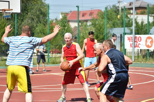 Orenburg Rusia Julio 2017 Año Los Hombres Juegan Street Basketball —  Fotos de Stock