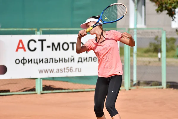 Orenburg Rússia Agosto 2017 Ano Menina Jogando Tênis Nos Prêmios — Fotografia de Stock
