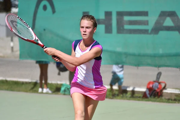 Orenburg Russie Août 2017 Année Jeune Fille Jouant Tennis Sur — Photo