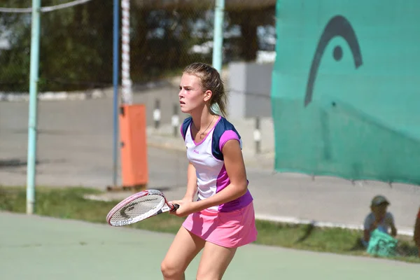 Orenburg Russia Agosto 2017 Anno Ragazza Che Gioca Tennis Sui — Foto Stock